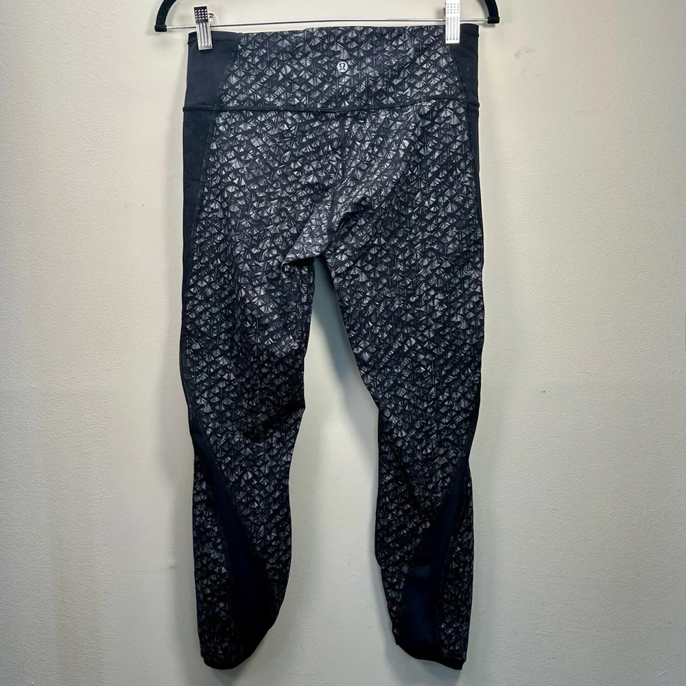 Lululemon Featherlight Light 7/8 Tight, Iridescent Multi Black Luxtreme, 10